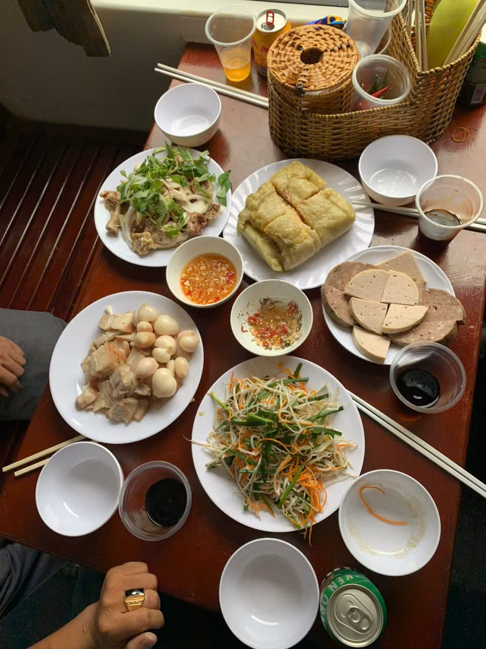 Bữa cơm tất niên trên tàu