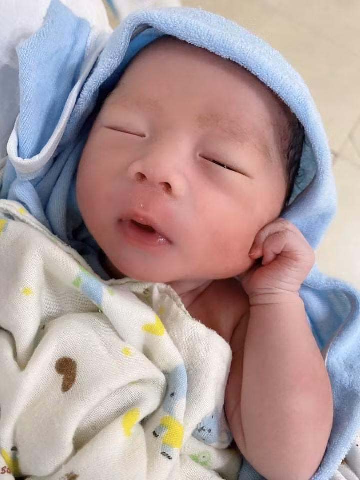 Bé trai Trương Quốc Huy khi mới chào đời Bé trai Trương Quốc Huy khi mới chào đời