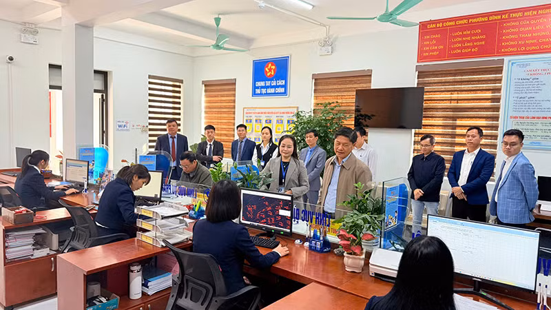 Tăng cường kiểm tra, giám sát góp phần nâng cao chất lượng xây dựng chính quyền thân thiện. Tăng cường kiểm tra, giám sát góp phần nâng cao chất lượng xây dựng chính quyền thân thiện.