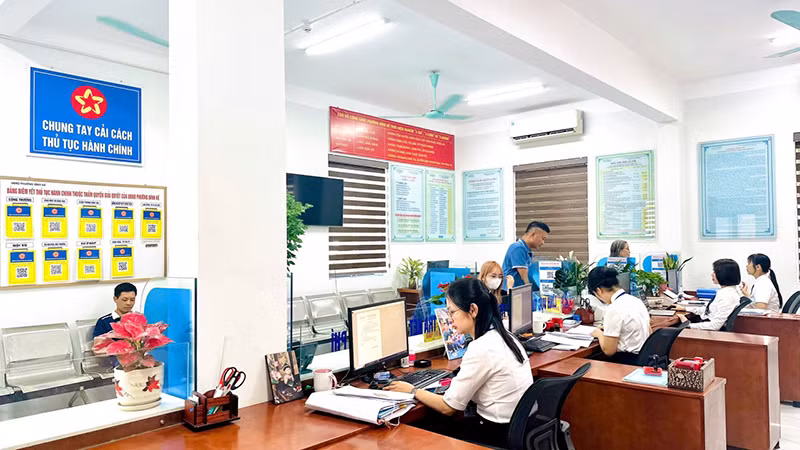 Bộ phận "một cửa" các xã, phường, thị trấn được đầu tư bảo đảm khang trang, sạch đẹp. Bộ phận "một cửa" các xã, phường, thị trấn được đầu tư bảo đảm khang trang, sạch đẹp.