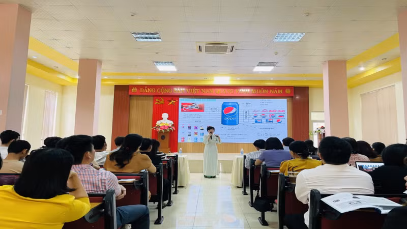 Tập huấn về sở hữu trí tuệ cho tổ chức, cá nhân kinh doanh sản phẩm đặc sản, sản phẩm OCOP tại Quảng Bình.
