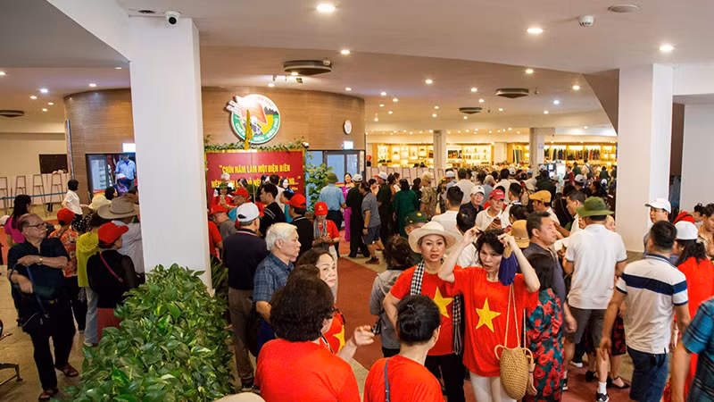 Bảo tàng Chiến thắng lịch sử Điện Biên Phủ thu hút đông khách tham quan Bảo tàng Chiến thắng lịch sử Điện Biên Phủ thu hút đông khách tham quan