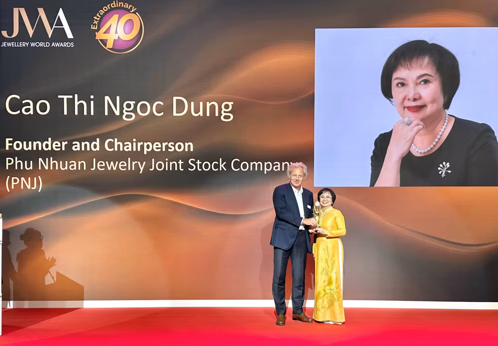 Bà Cao Thị Ngọc Dung, Chủ tịch Hội đồng Quản trị PNJ được vinh danh là một trong 40 biểu tượng xuất sắc nhất (Extraordinary 40) ngành kim hoàn thế giới. Ảnh: Hoài Anh