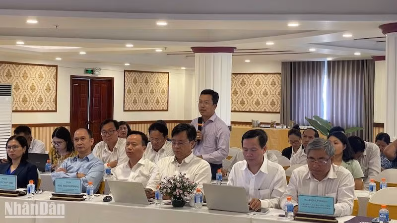 Các chuyên gia đóng góp ý kiến tại hội thảo