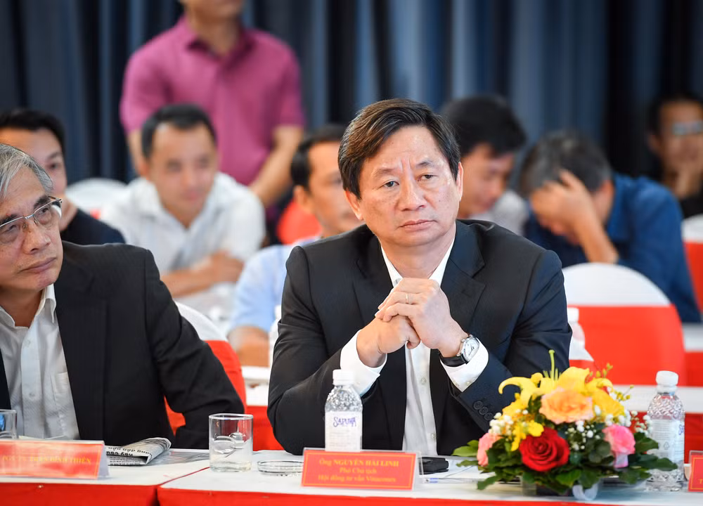 Ông Nguyễn Hải Linh, Phó Chủ tịch Hội đồng tư vấn Tổng công ty cổ phần Xuất nhập khẩu và Xây dựng Việt Nam-Vinaconex. Ông Nguyễn Hải Linh, Phó Chủ tịch Hội đồng tư vấn Tổng công ty cổ phần Xuất nhập khẩu và Xây dựng Việt Nam-Vinaconex.