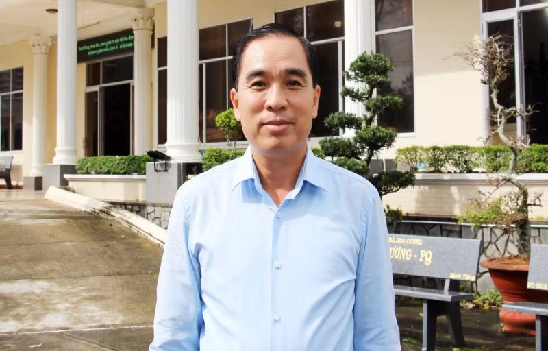 Đồng chí Huỳnh Quang Hưng, Phó Bí thư Thành ủy - Chủ tịch Ủy ban nhân dân thành phố Phú Quốc. Đồng chí Huỳnh Quang Hưng, Phó Bí thư Thành ủy - Chủ tịch Ủy ban nhân dân thành phố Phú Quốc.