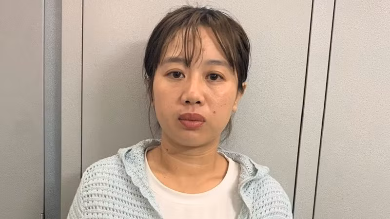 Phan Thị Kim Tuyến tại cơ quan công an.