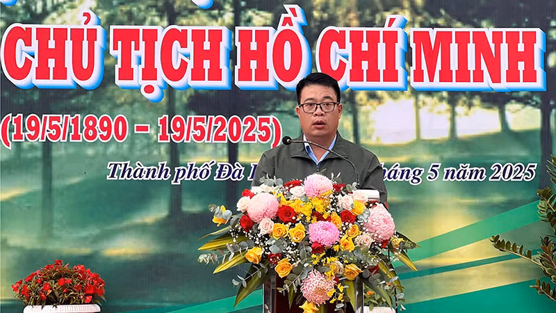 Phó Chủ tịch Ủy ban nhân dân tỉnh Lâm Đồng Nguyễn Ngọc Phúc phát biểu tại Lễ phát động trồng cây.
