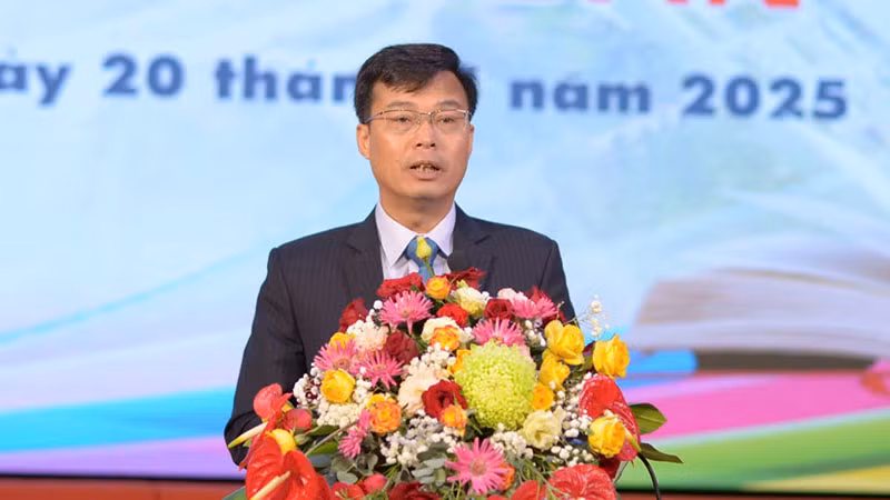 Phó Chủ tịch Ủy ban nhân dân tỉnh Lâm Đồng Đinh Văn Tuấn phát biểu tại buổi lễ. Phó Chủ tịch Ủy ban nhân dân tỉnh Lâm Đồng Đinh Văn Tuấn phát biểu tại buổi lễ.
