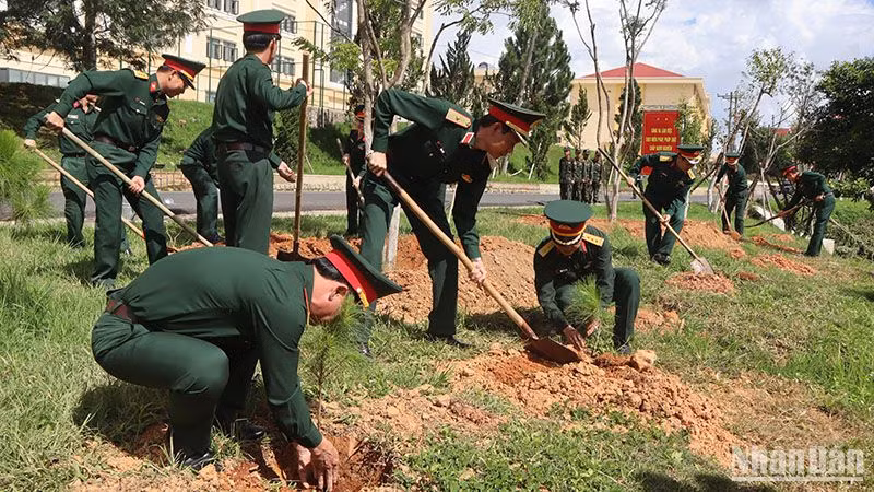 Học viện Lục quân phát động “Tết trồng cây đời đời nhớ ơn Bác Hồ” năm 2025.
