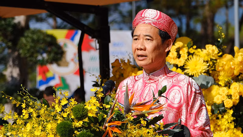 Quyền Bí thư Tỉnh ủy Lâm Đồng Nguyễn Thái Học, đọc chúc văn tưởng niệm các Vua Hùng.