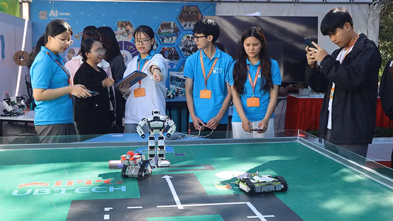 Gian hàng giới thiệu sản phẩm tại “Ngày hội việc làm năm 2025”.