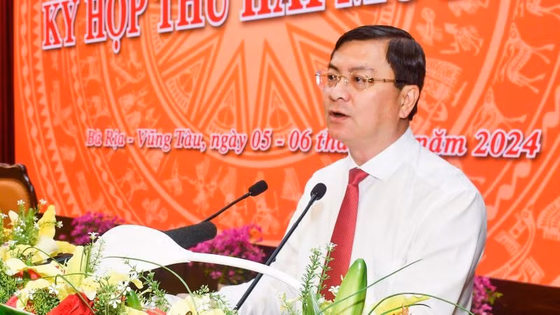 Đồng chí Nguyễn Công Vinh, Phó Chủ tịch Ủy ban nhân dân tỉnh phát biểu tại kỳ họp.