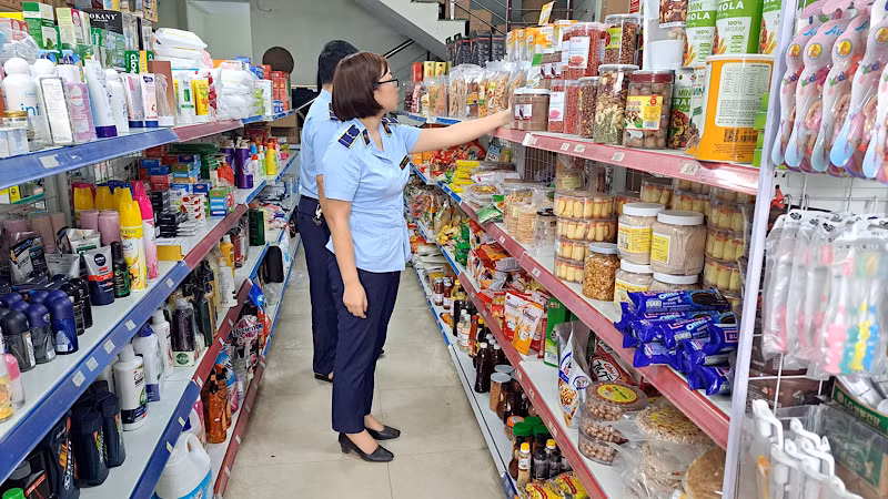 Ảnh minh họa: Lực lượng Quản lý thị trường tăng cường kiểm soát thị trường.