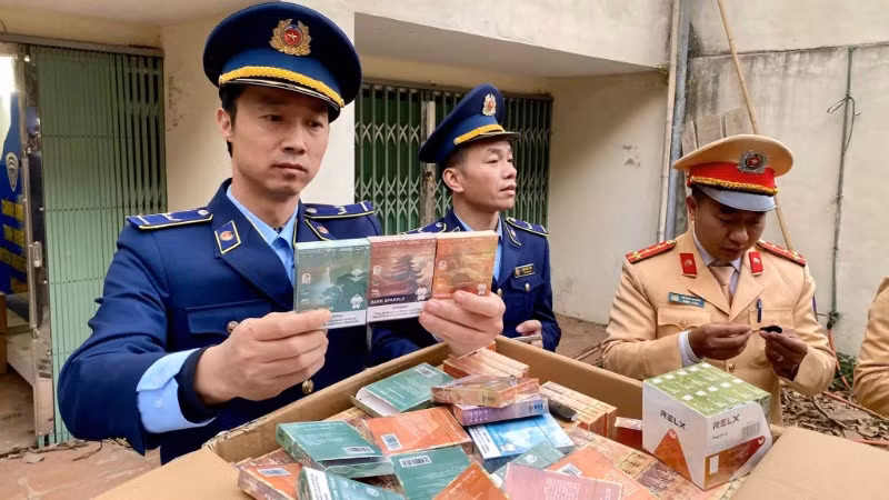 Lực lượng Quản lý thị trường tỉnh Lạng Sơn phát hiện, bắt giữ số lượng lớn các sản phẩm thuốc lá điện tử nhập lậu, không rõ nguồn gốc.