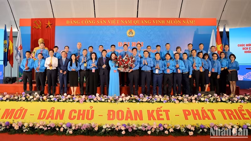 Đại hội đã bầu 33 đồng chí tham gia Ban Chấp hành khóa VII, nhiệm kỳ 2023-2028 Công đoàn Dầu khí Việt Nam.