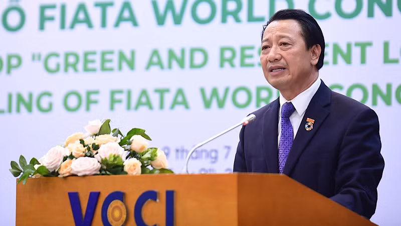 Phó Chủ tịch VCCI Nguyễn Quang Vinh. Phó Chủ tịch VCCI Nguyễn Quang Vinh.
