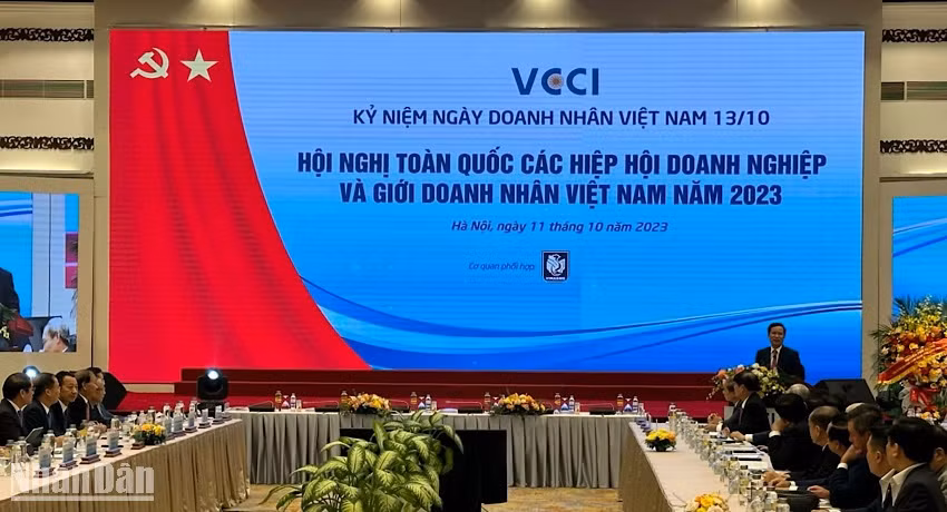 Đội ngũ doanh nhân Việt Nam cần tiếp tục có thêm những đóng góp quan trọng cho sự phát triển, lớn mạnh của nền kinh tế đất nước.