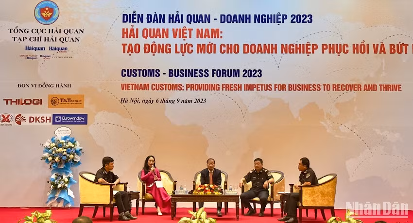 Các diễn giả tham gia DIễn đàn Hải quan - Doanh nghiệp.