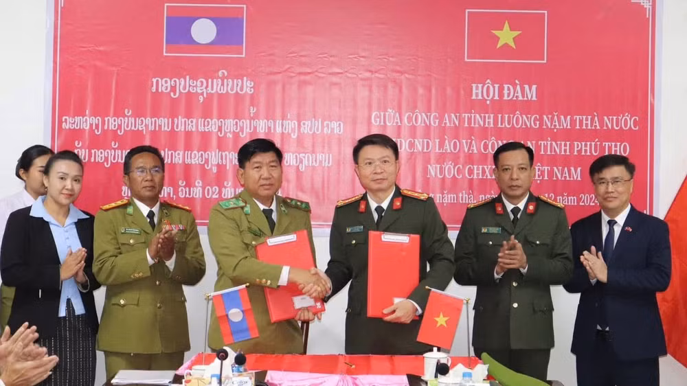Công an tỉnh Phú Thọ và Công an tỉnh Luông Nặm Thà ký biên bản hợp tác về bảo đảm an ninh trật tự.