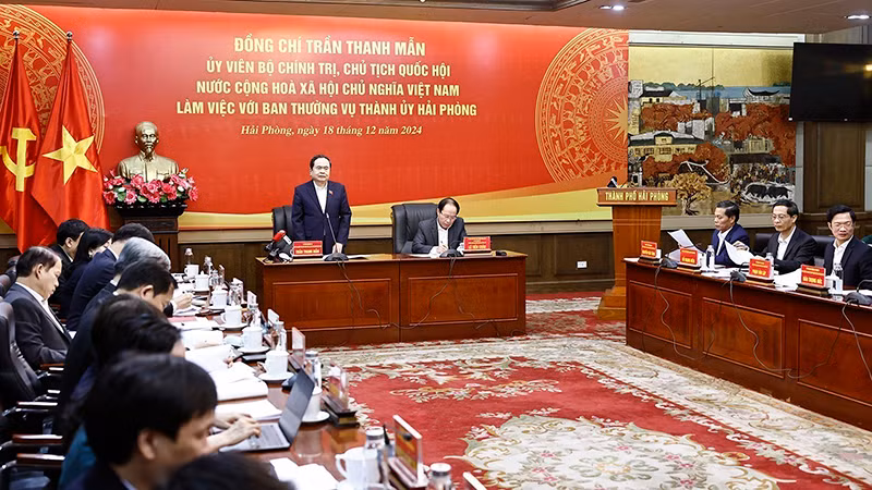 Chủ tịch Quốc hội Trần Thanh Mẫn làm việc với Ban Thường vụ Thành ủy Hải Phòng. (Ảnh: TTXVN)