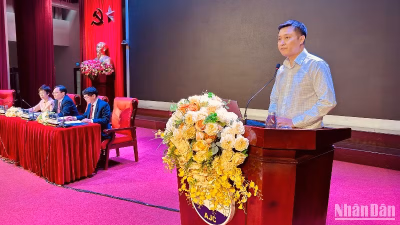 Ông Nguyễn Hoàng Nhật, Phó Trưởng Ban Nhân Dân điện tử, Báo Nhân Dân, chia sẻ tại sự kiện. (Ảnh: HẢI YẾN) Ông Nguyễn Hoàng Nhật, Phó Trưởng Ban Nhân Dân điện tử, Báo Nhân Dân, chia sẻ tại sự kiện. (Ảnh: HẢI YẾN)