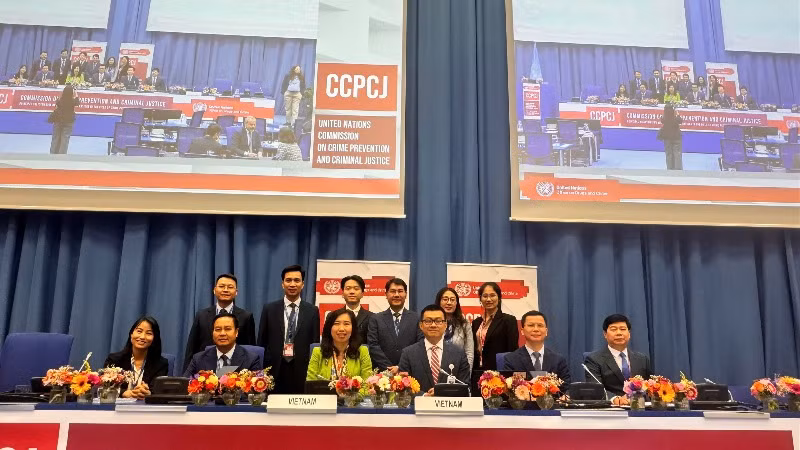 Đoàn Việt Nam tham dự kỳ họp thứ 34 Ủy ban Ngăn ngừa tội phạm và tư pháp hình sự (CCPCJ34) tại Vienna, Áo. (Ảnh: BNG) Đoàn Việt Nam tham dự kỳ họp thứ 34 Ủy ban Ngăn ngừa tội phạm và tư pháp hình sự (CCPCJ34) tại Vienna, Áo. (Ảnh: BNG)