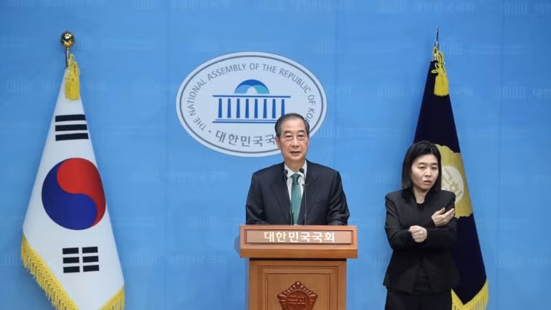 Ông Han Duck-soo, cựu Thủ tướng Hàn Quốc, tham dự cuộc họp báo tại Quốc hội ở Seoul, ngày 2/5/2025. (Ảnh: Tân Hoa xã)