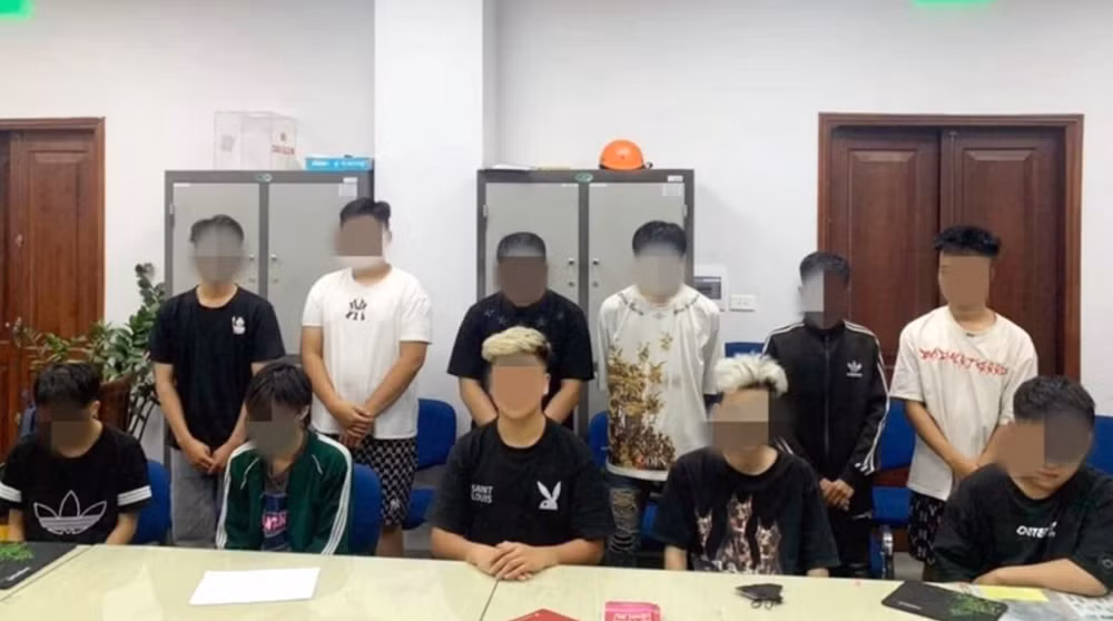 Ảnh minh họa: Ngày 25/10, Công an quận Hoàn Kiếm (Hà Nội) ra Quyết định khởi tố vụ án, khởi tố bị can đối với 11 đối tượng (sinh từ năm 2001-2005) về hành vi Gây rối trật tự công cộng.