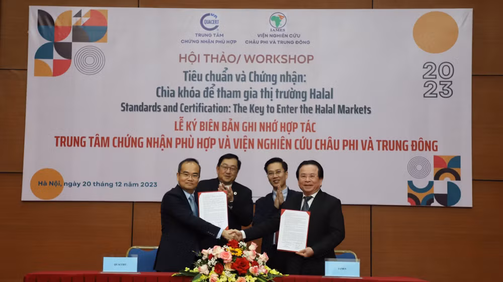 Lễ ký Biên bản ghi nhớ hợp tác giữa Trung tâm Chứng nhận Phù hợp (QUACERT) và Viện nghiên cứu châu Phi và Trung Đông.