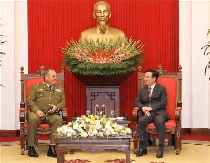Thường trực Ban Bí thư Võ Văn Thưởng tiếp Chủ nhiệm Chính trị các lực lượng vũ trang cách mạng Cuba Víctor Rojo Ramos. (Ảnh: TTXVN)