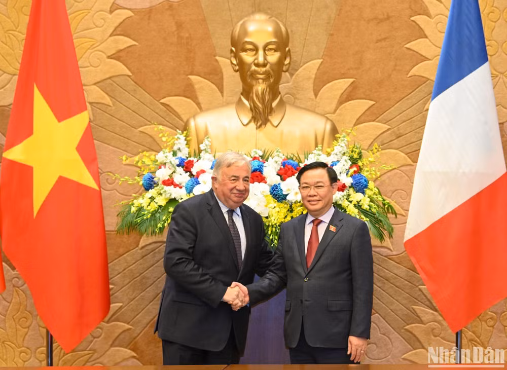 Chủ tịch Quốc hội Vương Đình Huệ và Chủ tịch Thượng viện Cộng hòa Pháp Gérard Larcher chủ trì buổi hội đàm. Chủ tịch Quốc hội Vương Đình Huệ và Chủ tịch Thượng viện Cộng hòa Pháp Gérard Larcher chủ trì buổi hội đàm.