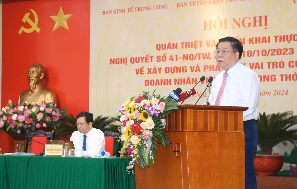 Bí thư Trung ương Đảng, Trưởng ban Tuyên giáo Trung ương Nguyễn Trọng Nghĩa phát biểu chỉ đạo hội nghị.