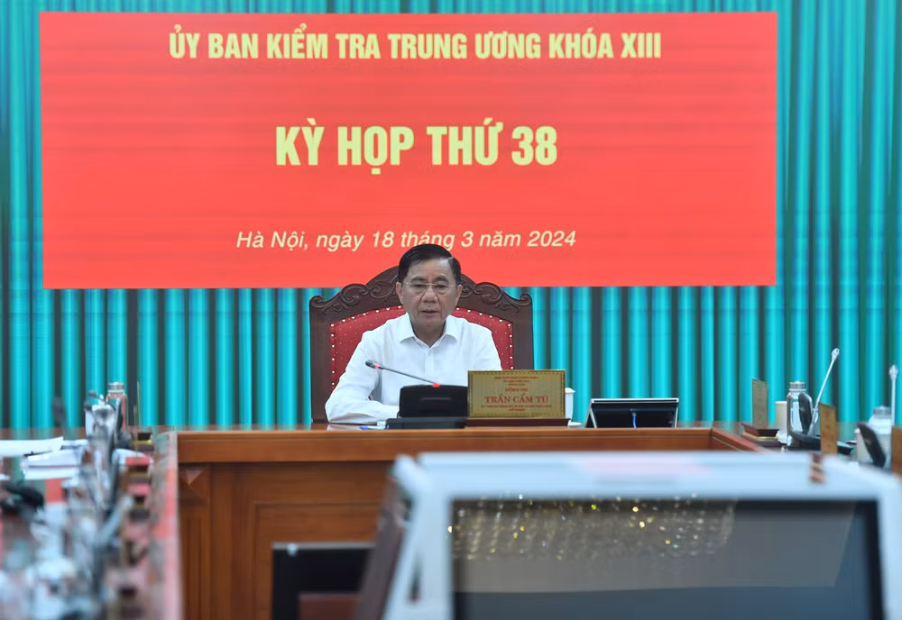 Đồng chí Trần Cẩm Tú, Ủy viên Bộ Chính trị, Bí thư Trung ương Đảng, Chủ nhiệm Ủy ban Kiểm tra Trung ương chủ trì Kỳ họp thứ 38 của Ủy ban Kiểm tra Trung ương Đảng. (Ảnh: ĐĂNG KHOA)
