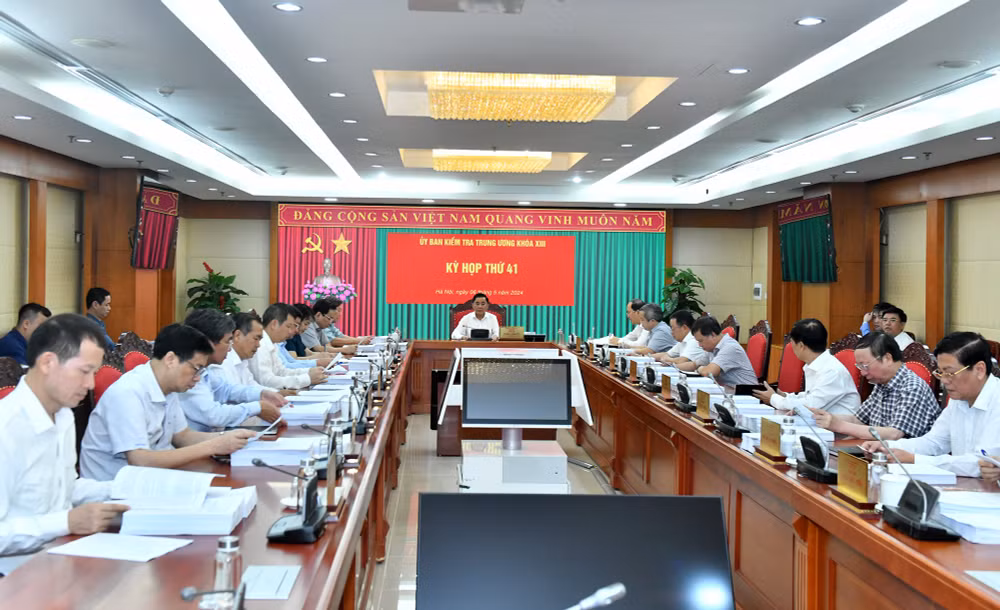 Tại kỳ họp thứ 41, Ủy ban Kiểm tra Trung ương đề nghị cấp có thẩm quyền xem xét, thi hành kỷ luật Ban Thường vụ Thành ủy Thành phố Hồ Chí Minh nhiệm kỳ 2010-2015 và một số đảng viên. (Ảnh: Đăng Khoa)