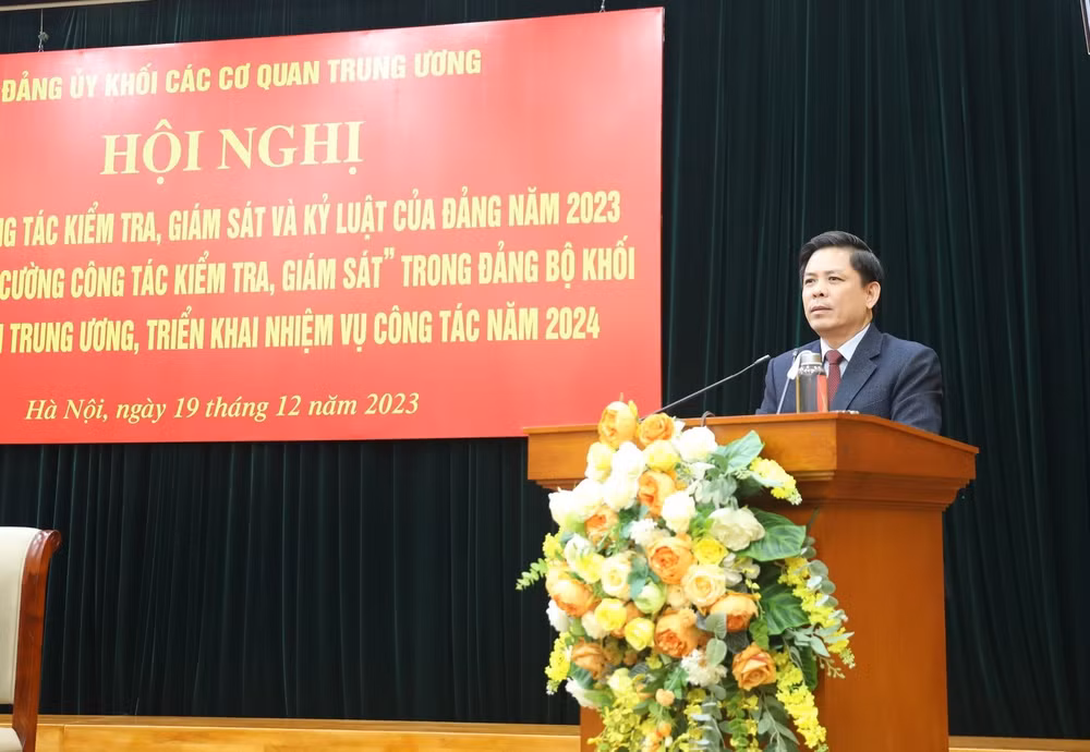Bí thư Đảng ủy Khối Nguyễn Văn Thể kết luận hội nghị.