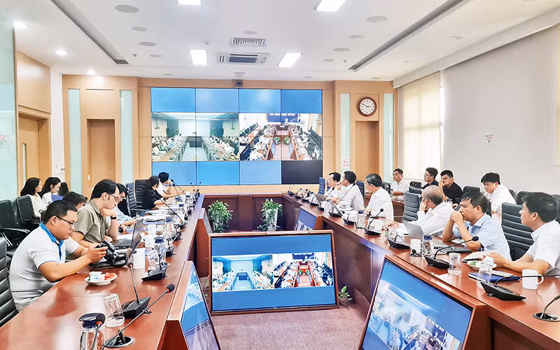 Cung cấp, trao đổi thông tin trực tuyến với cơ quan báo chí về việc các nhà máy thủy điện nhỏ và vừa trên địa bàn tỉnh Kon Tum phát vượt công suất thiết kế.