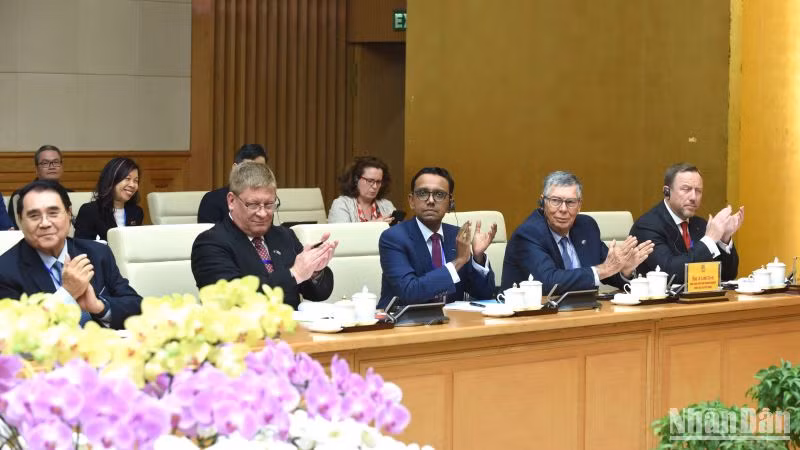 Đại diện đoàn Hội đồng doanh nghiệp EU-ASEAN và Hiệp hội Doanh nghiệp châu Âu tại Việt Nam (EuroCham). Đại diện đoàn Hội đồng doanh nghiệp EU-ASEAN và Hiệp hội Doanh nghiệp châu Âu tại Việt Nam (EuroCham).