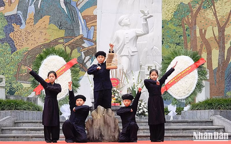 Đội viên, thiếu nhi Cao Bằng tái hiện quá trình hoạt động cách mạng của Đội Nhi đồng cứu quốc đầu tiên.