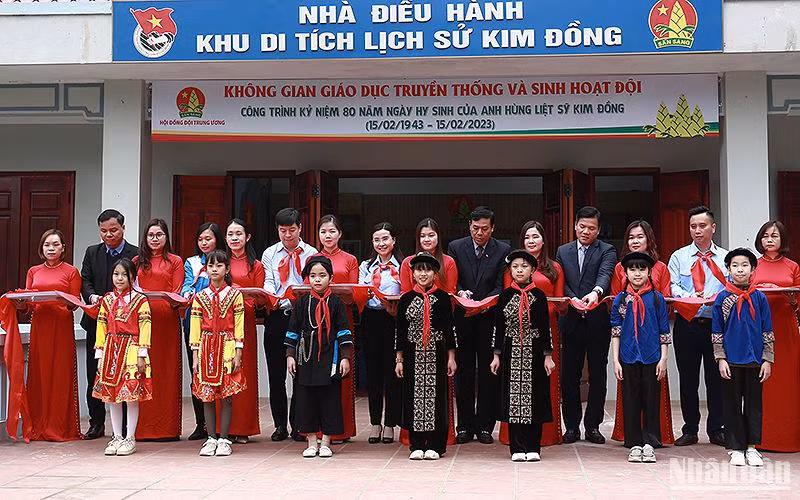 Ban Tổ chức khánh thành công trình “Không gian giáo dục truyền thống và sinh hoạt Đội” trong khuôn khổ Chương trình.