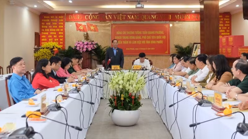 Thượng tướng Trần Quang Phương, Phó Chủ tịch Quốc hội phát biểu tại buổi làm việc với lãnh đạo chủ chốt tỉnh Bình Phước.