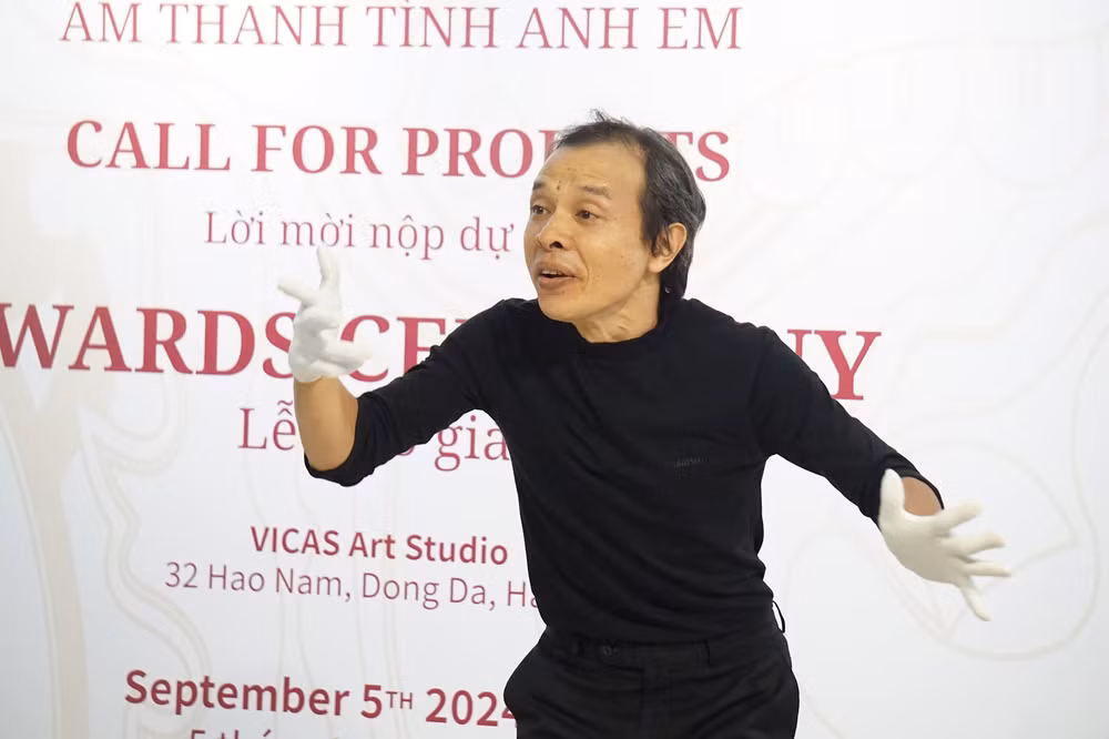 Nghệ sĩ Nguyễn Hoàng Tùng biểu diễn tại buổi trao giải thưởng, tháng 9/2024. Ảnh: Thúy Hương Nghệ sĩ Nguyễn Hoàng Tùng biểu diễn tại buổi trao giải thưởng, tháng 9/2024. Ảnh: Thúy Hương