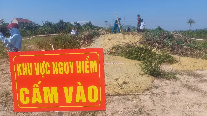 Biển cảnh báo nguy hiểm được lắp đặt ngay sau sự cố xảy ra.