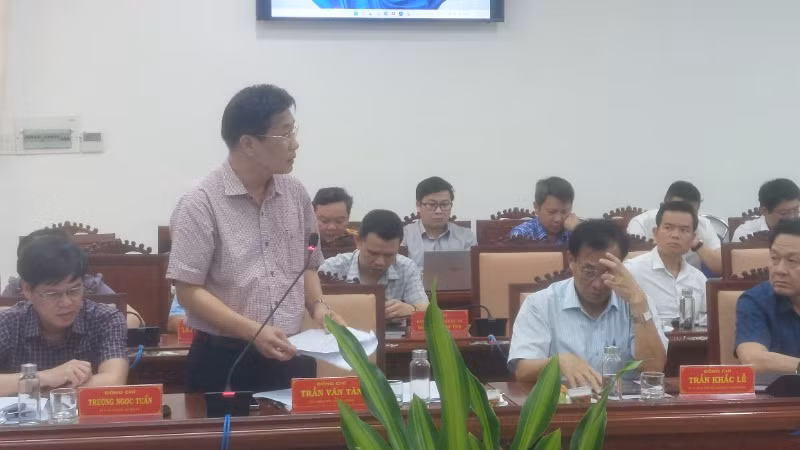Các đại biểu thảo luận, cho ý kiến tại hội nghị. Các đại biểu thảo luận, cho ý kiến tại hội nghị.
