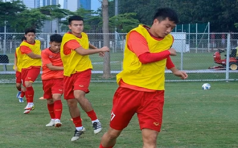 Các cầu thủ U19 tại buổi tập chiều 12/7. (Nguồn: VFF)