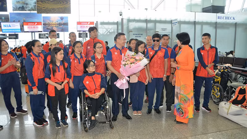 Lãnh đạo Cục Thể dục-Thể thao tiễn các VĐV lên đường dự Asian Para Games 4.