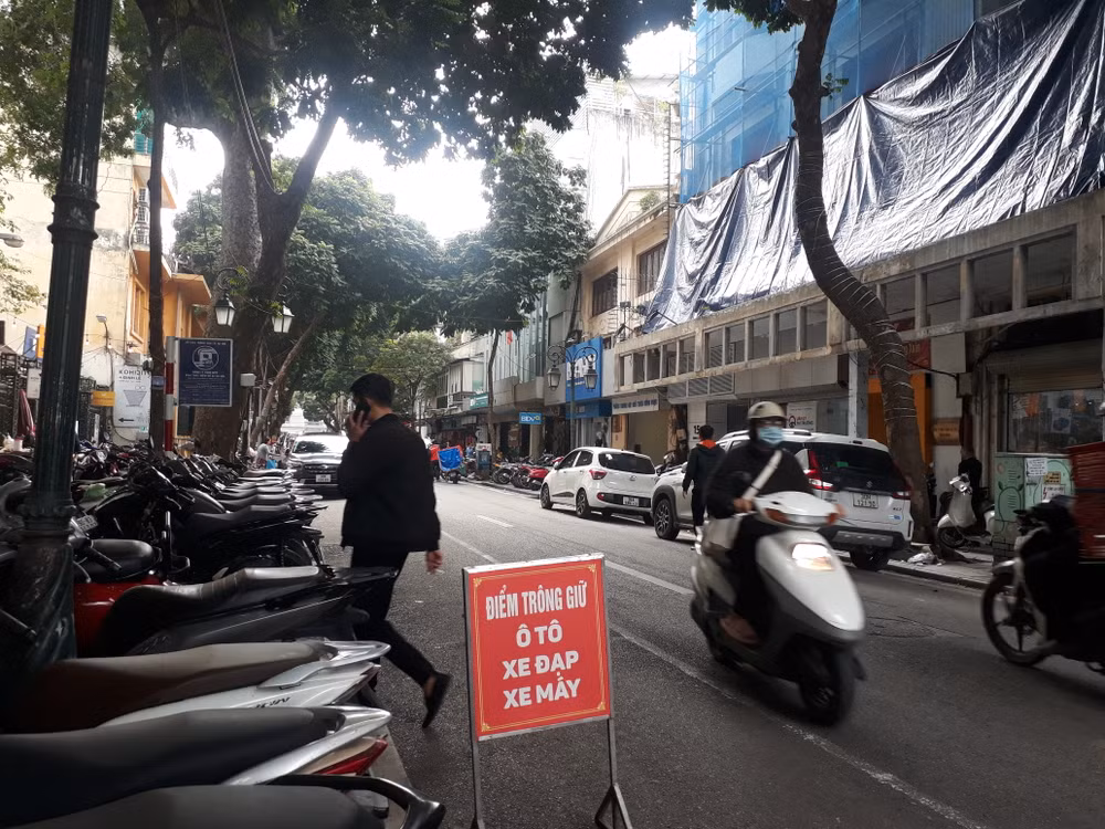 TP Hà Nội hướng tới quản lý tốt hơn lòng đường, vỉa hè, ưu tiên không gian cho người đi bộ.
