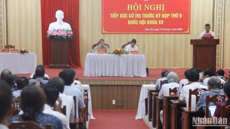 Quang cảnh hội nghị tiếp xúc cử tri tại thành phố Tam Kỳ (Quảng Nam). Quang cảnh hội nghị tiếp xúc cử tri tại thành phố Tam Kỳ (Quảng Nam).