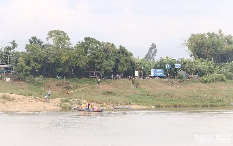Bến đò Ông Đốc, nơi xây dựng cầu Văn Ly vượt qua sông Thu Bồn dài gần 500m.