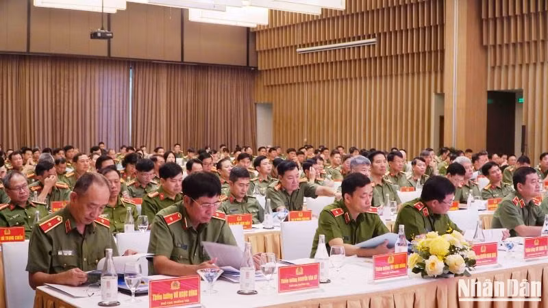 Quang cảnh hội nghị về công tác người nước ngoài tại Việt Nam. Quang cảnh hội nghị về công tác người nước ngoài tại Việt Nam.